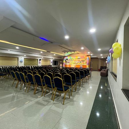 Varada Nagavali Hotel Srikakulam Exteriör bild