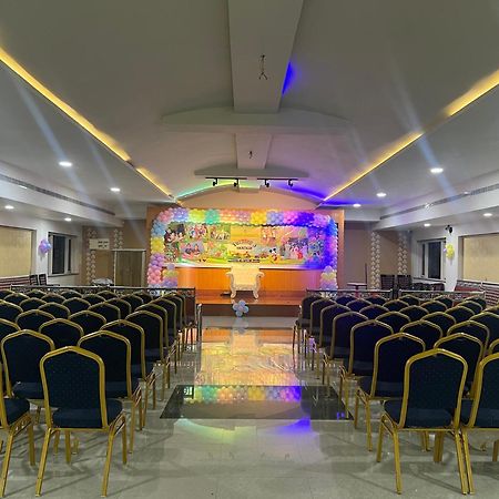 Varada Nagavali Hotel Srikakulam Exteriör bild