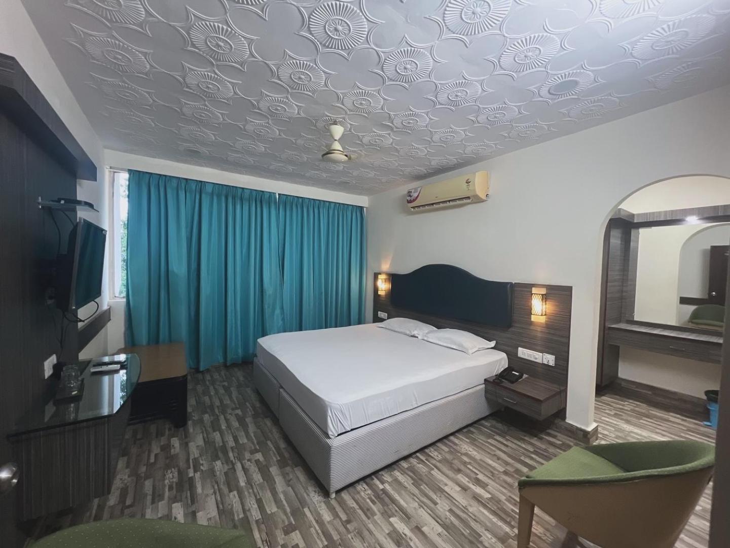 Varada Nagavali Hotel Srikakulam Exteriör bild