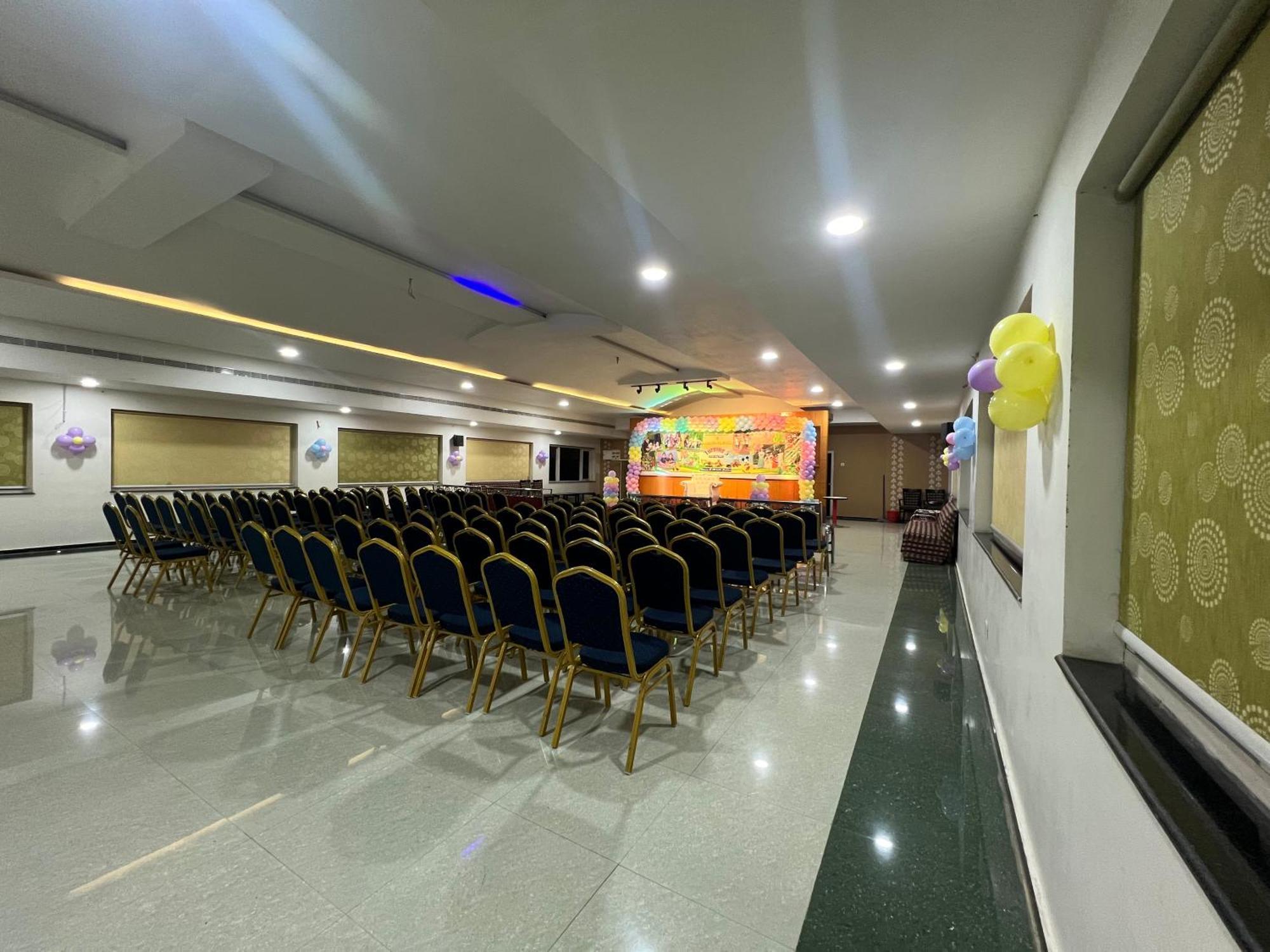 Varada Nagavali Hotel Srikakulam Exteriör bild