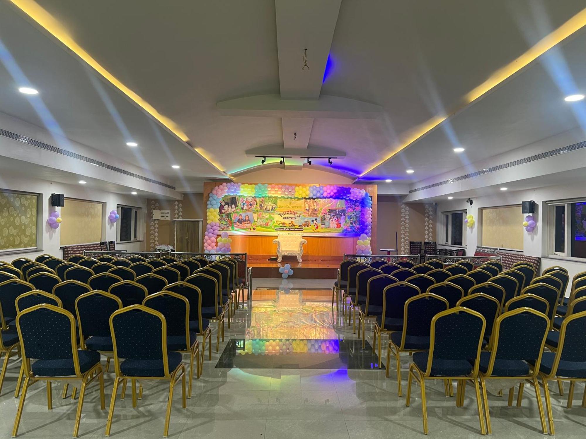 Varada Nagavali Hotel Srikakulam Exteriör bild