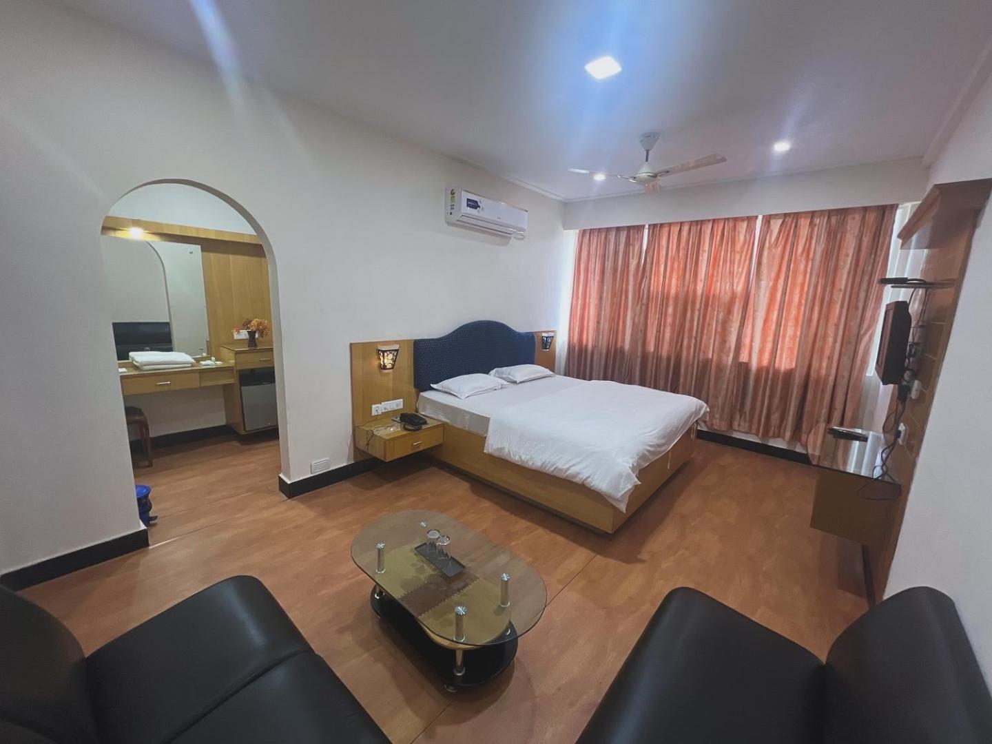 Varada Nagavali Hotel Srikakulam Exteriör bild