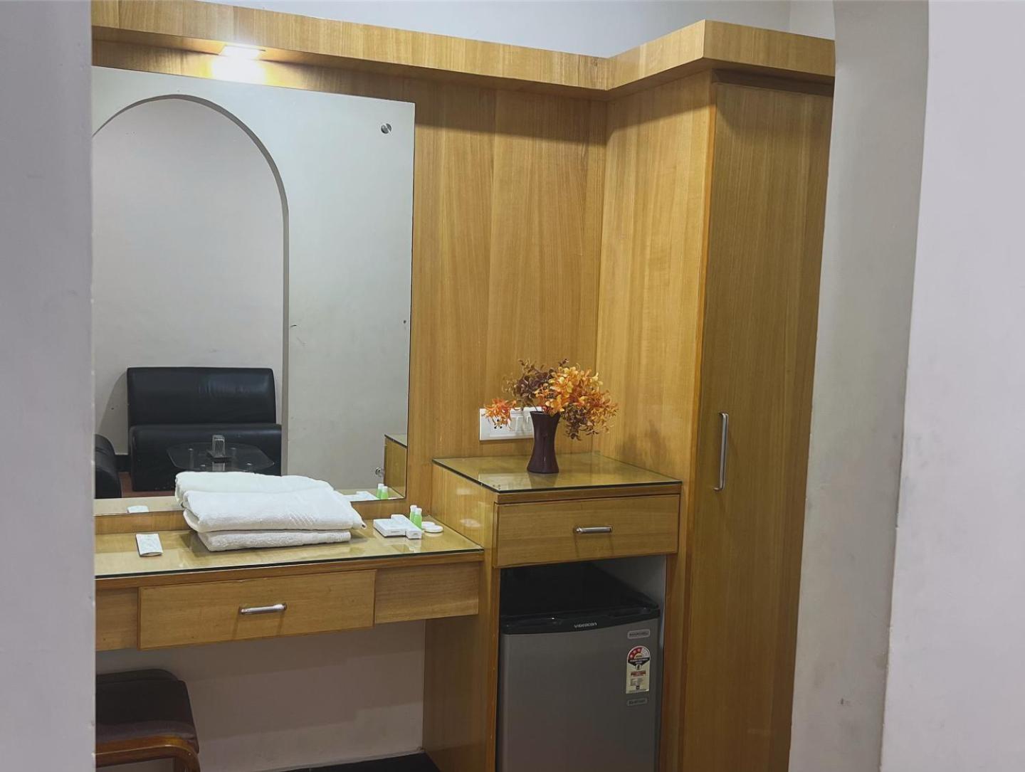 Varada Nagavali Hotel Srikakulam Exteriör bild