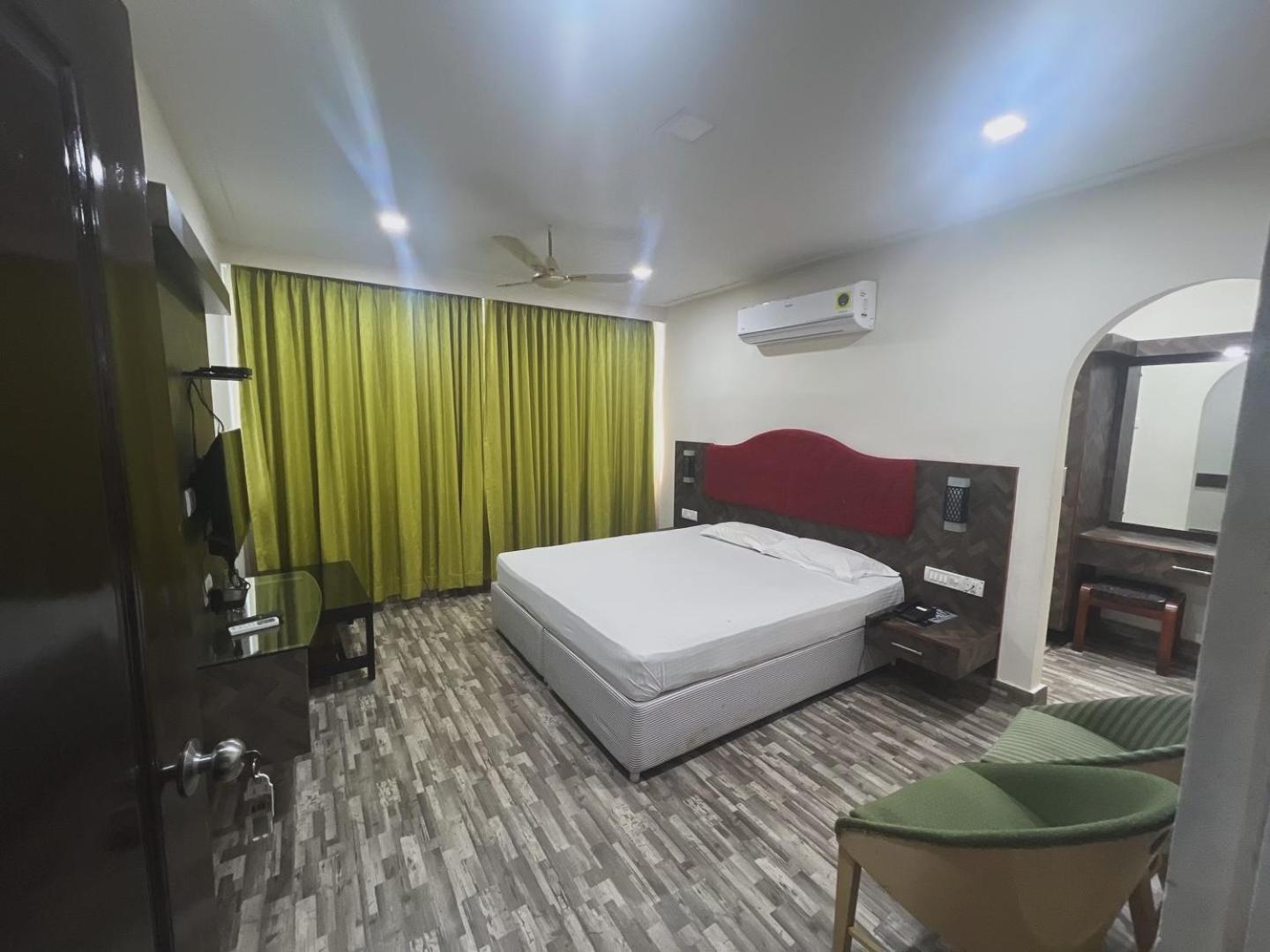 Varada Nagavali Hotel Srikakulam Exteriör bild