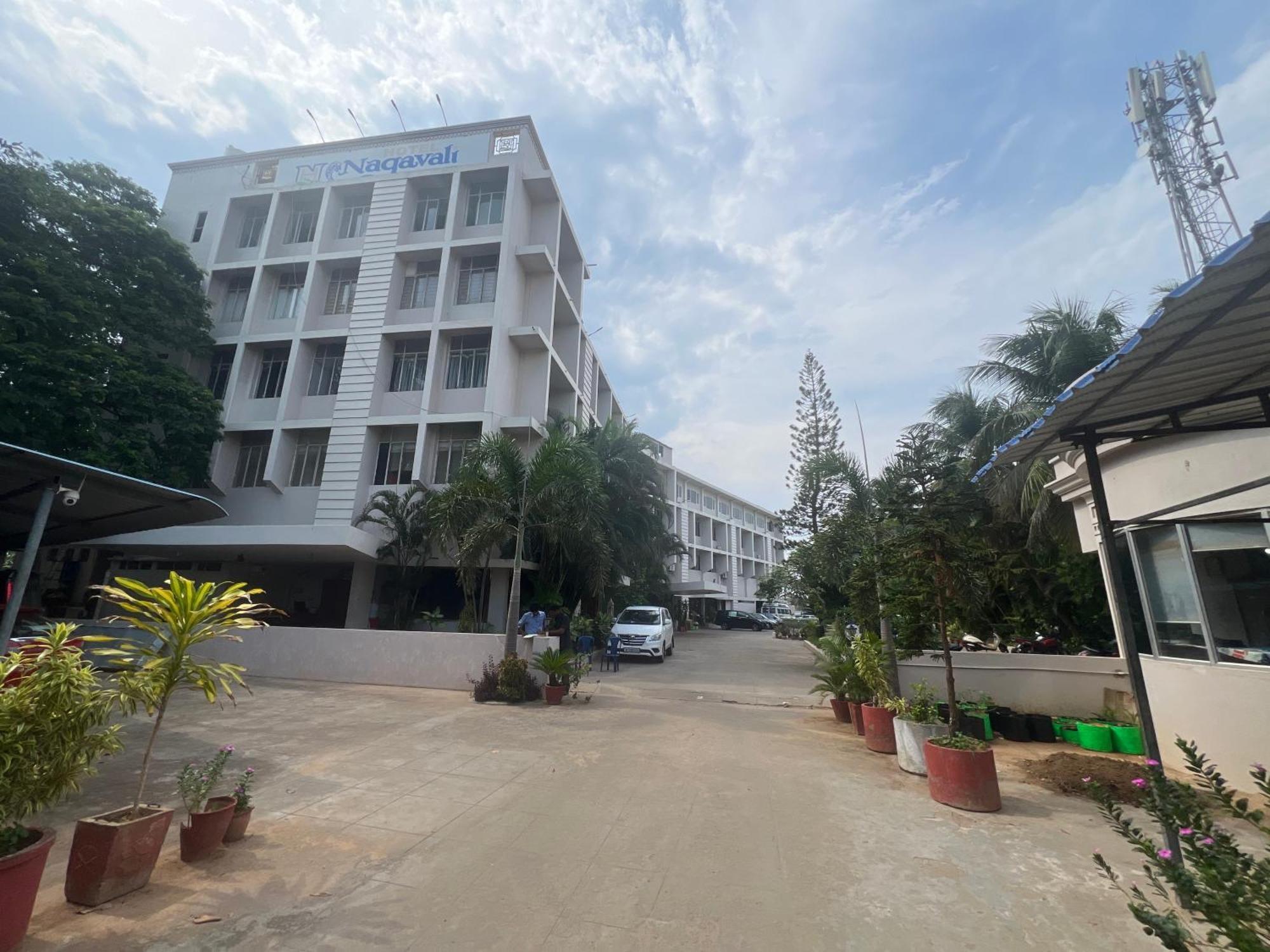 Varada Nagavali Hotel Srikakulam Exteriör bild