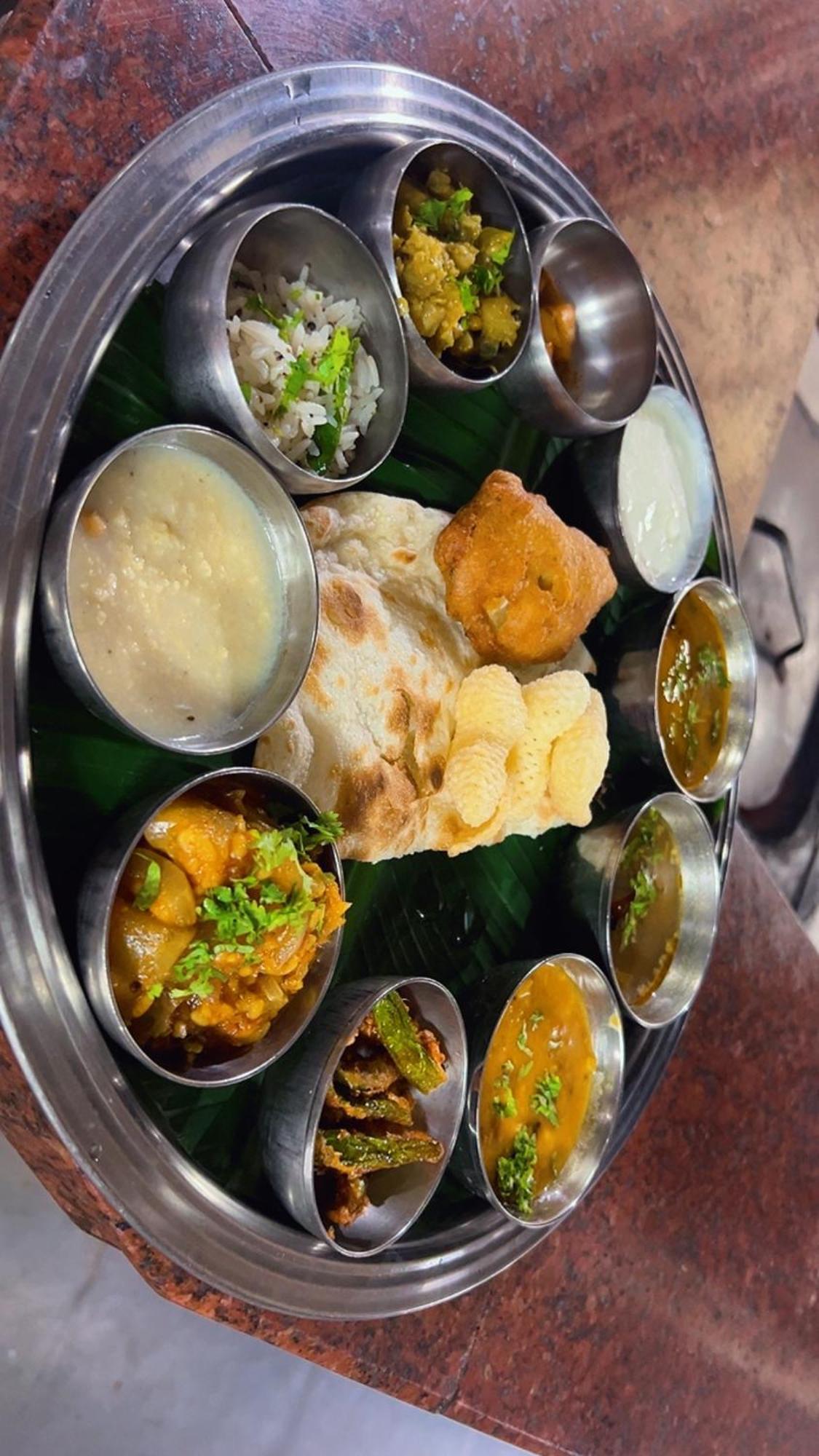 Varada Nagavali Hotel Srikakulam Exteriör bild