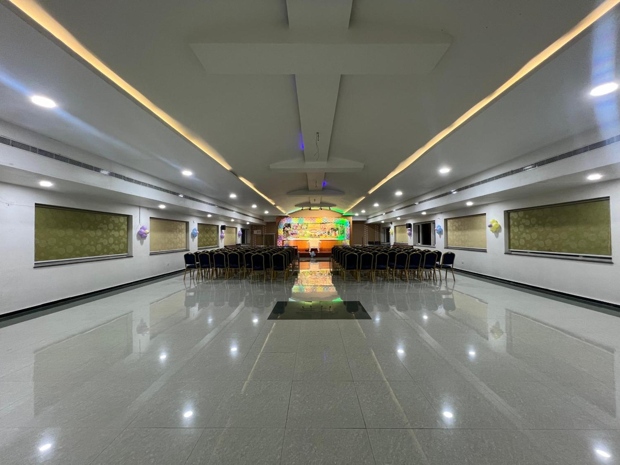 Varada Nagavali Hotel Srikakulam Exteriör bild