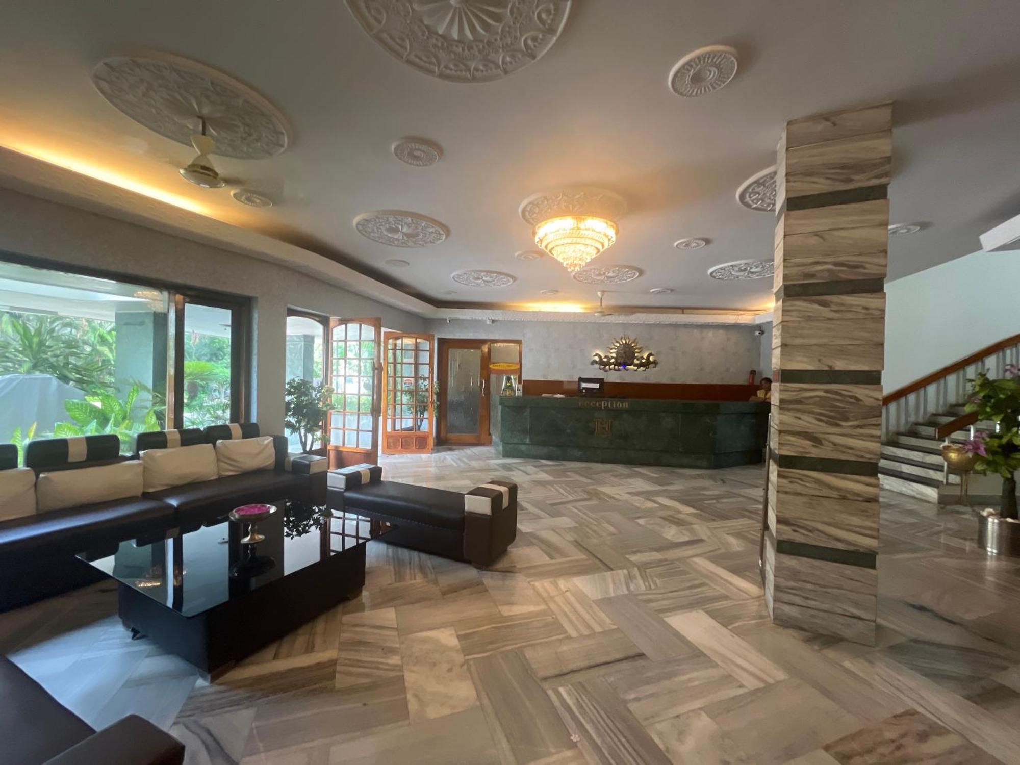 Varada Nagavali Hotel Srikakulam Exteriör bild